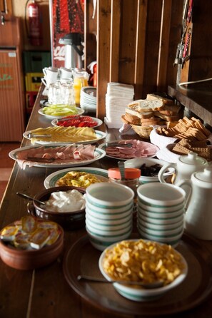 Daily English breakfast (EUR 5 per person)