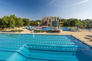 이코노미룸, 발코니 | 야외 수영장 | 실내 수영장, 야외 수영장