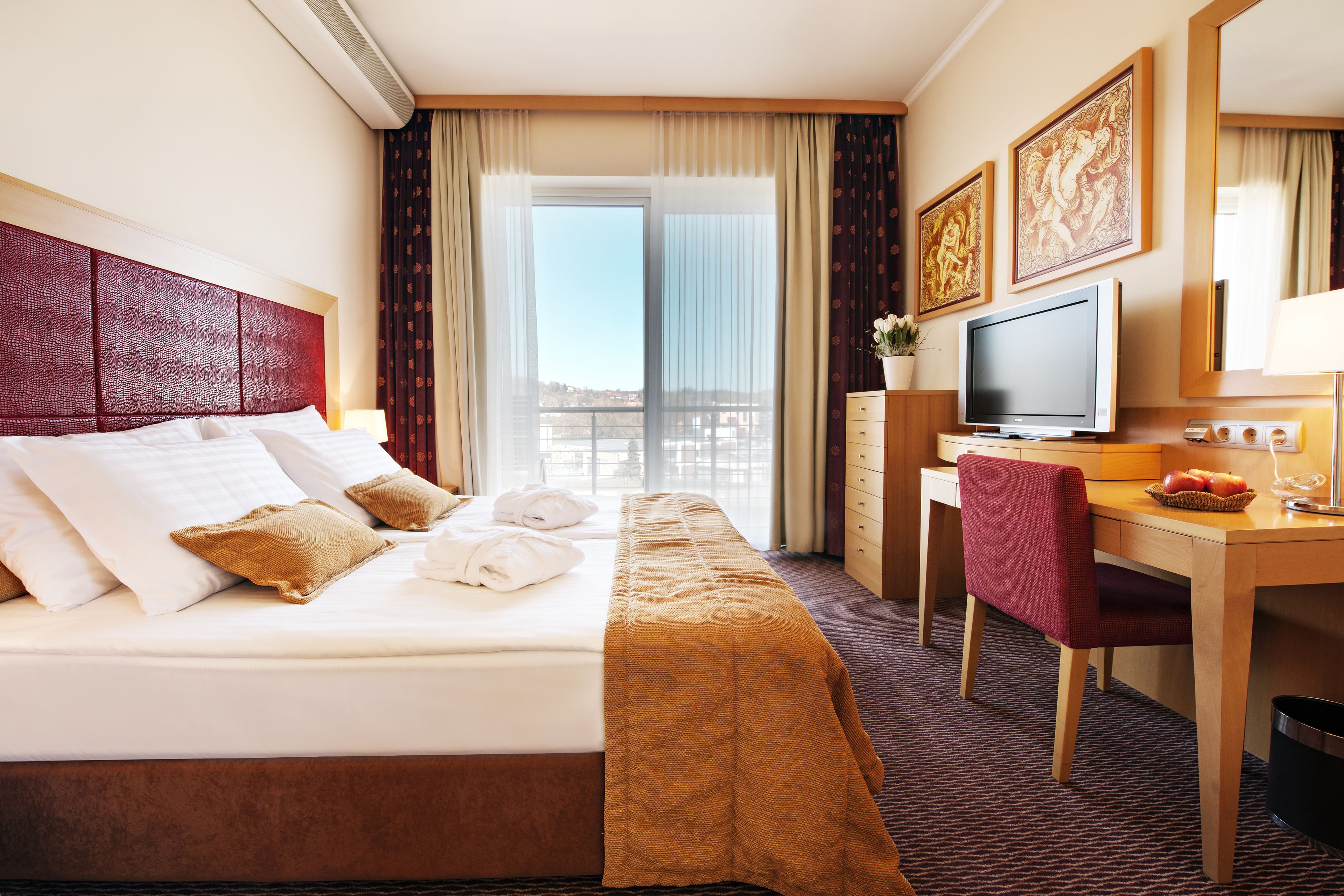 presidential suite, balcony | 1 bedroom, minibar, in-room safe, desk