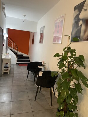 Lobby sitting area - Hotel Anna Livia (Cannes)