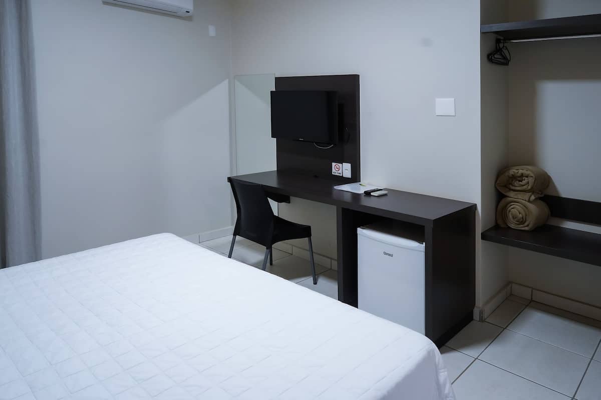 luxury double room | minibar, individually decorated, desk, cots/infant beds