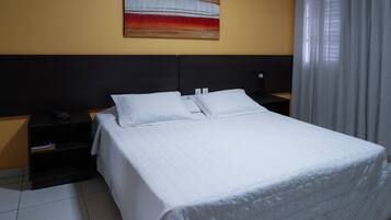 Quarto casal superluxo | Frigobar, individualmente decorados, escrivaninha, berços