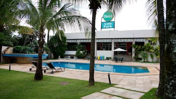 Piscina externa