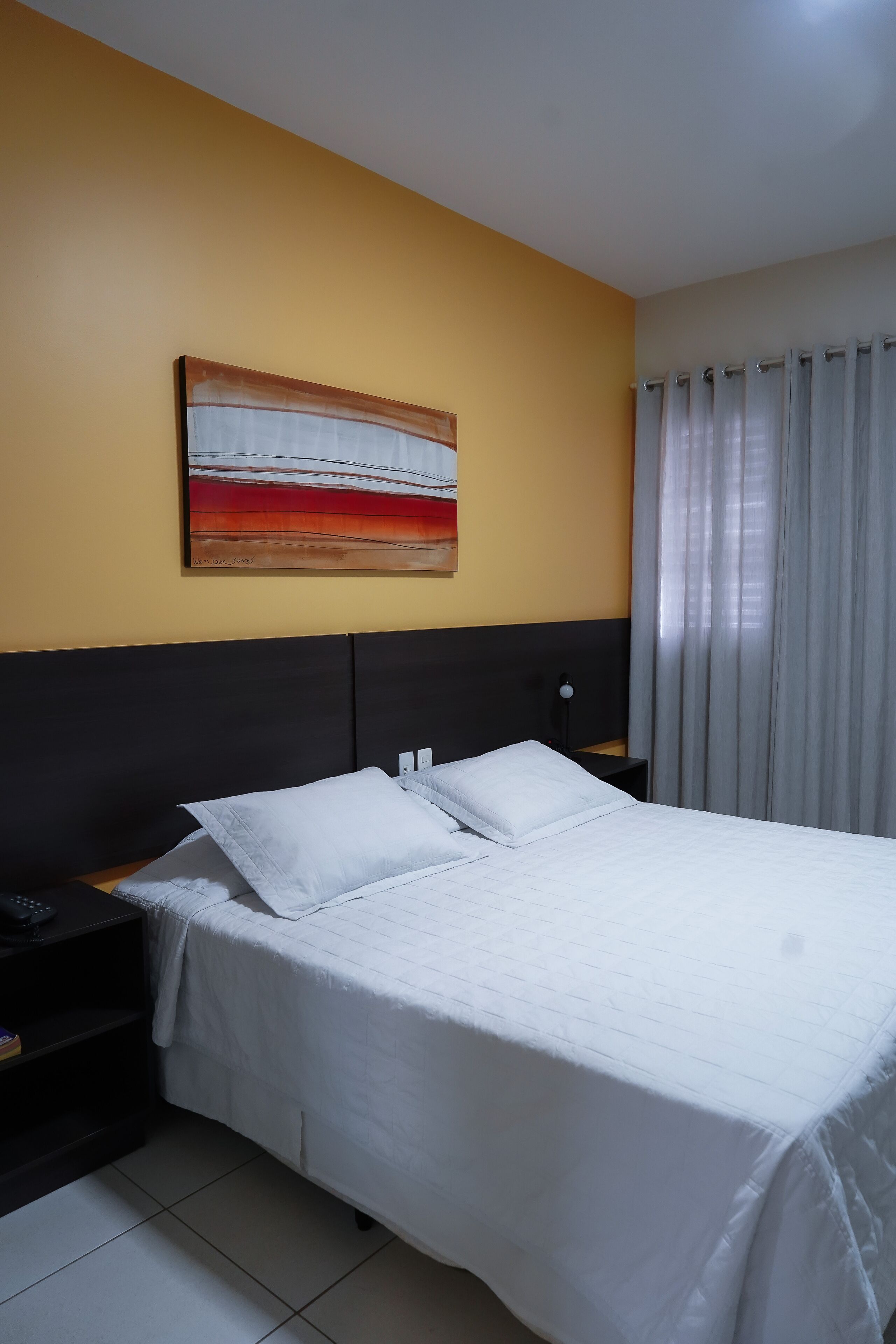 Quarto casal superluxo | Frigobar, individualmente decorados, escrivaninha, berços