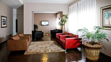 Televisión LCD de 32 pulgadas con canales por cable, una televisión