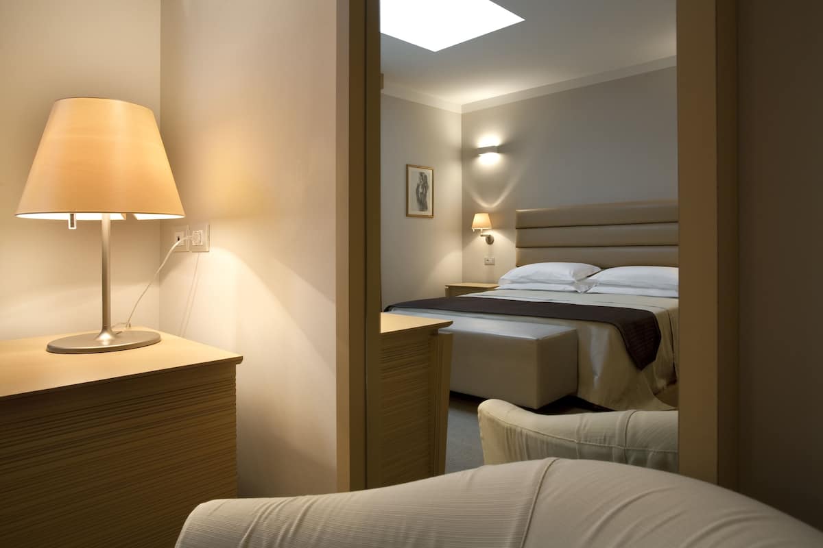 Classic Double Room | Premium bedding, minibar, in-room safe, desk