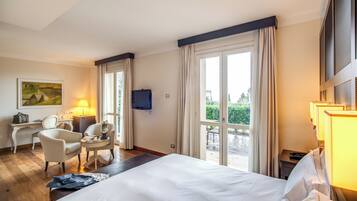 Hochwertige Bettwaren, Minibar, Zimmersafe, Schreibtisch