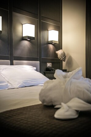 Premium bedding, minibar, in-room safe, desk