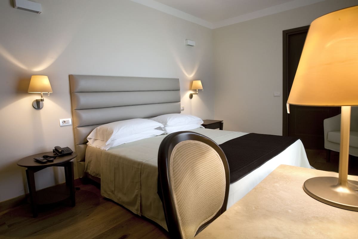 Double Room Single Use | Premium bedding, minibar, in-room safe, desk