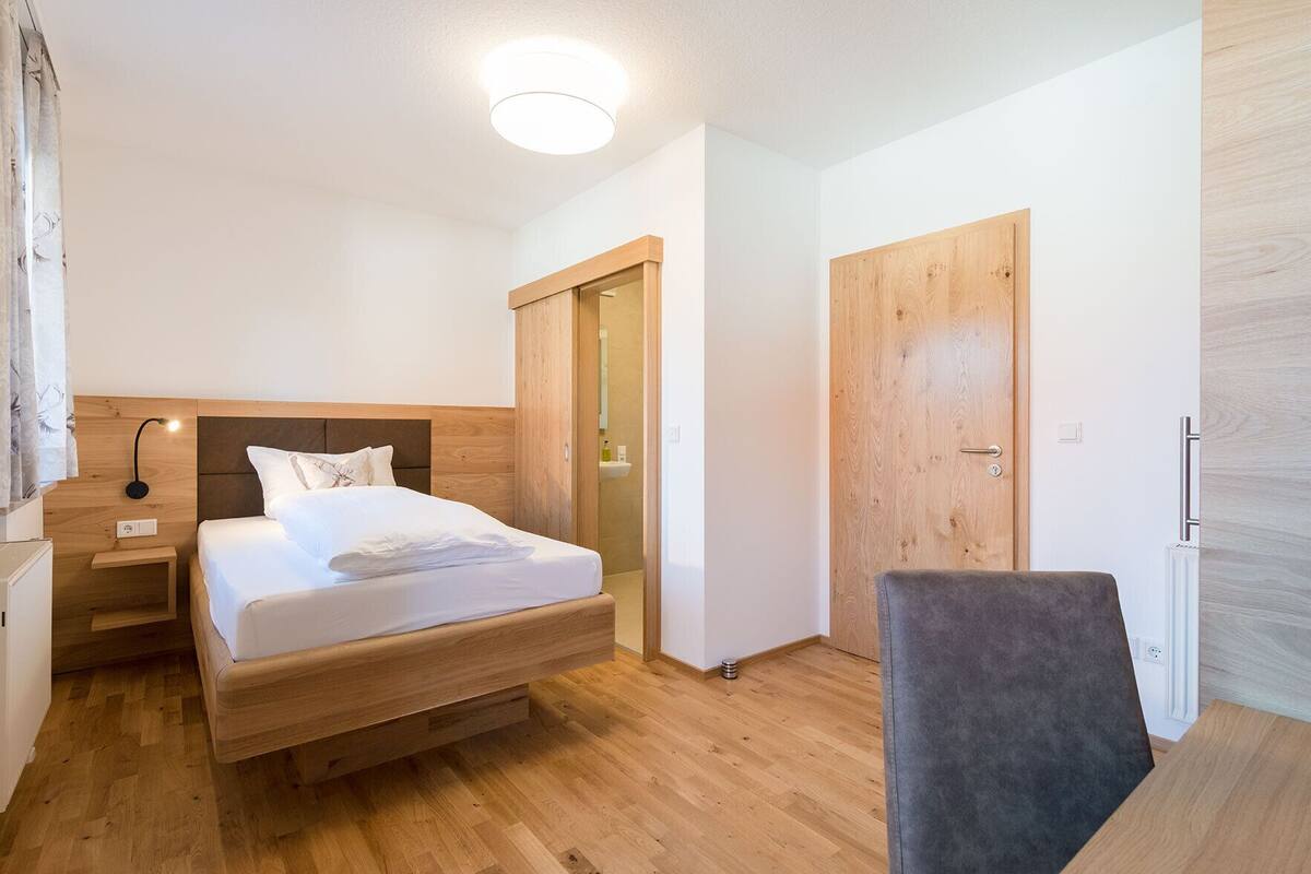 Classic Single Room, 1 Bedroom, Private Bathroom