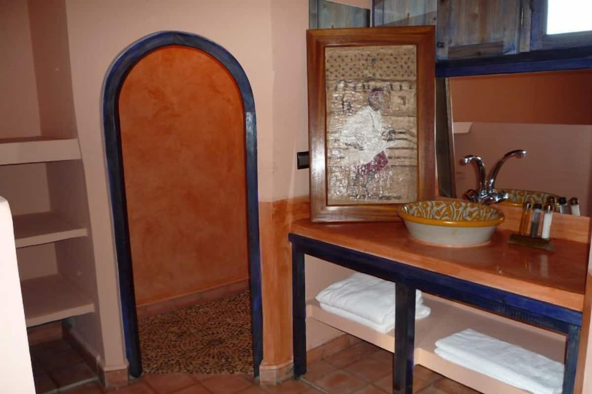 Bathroom sink