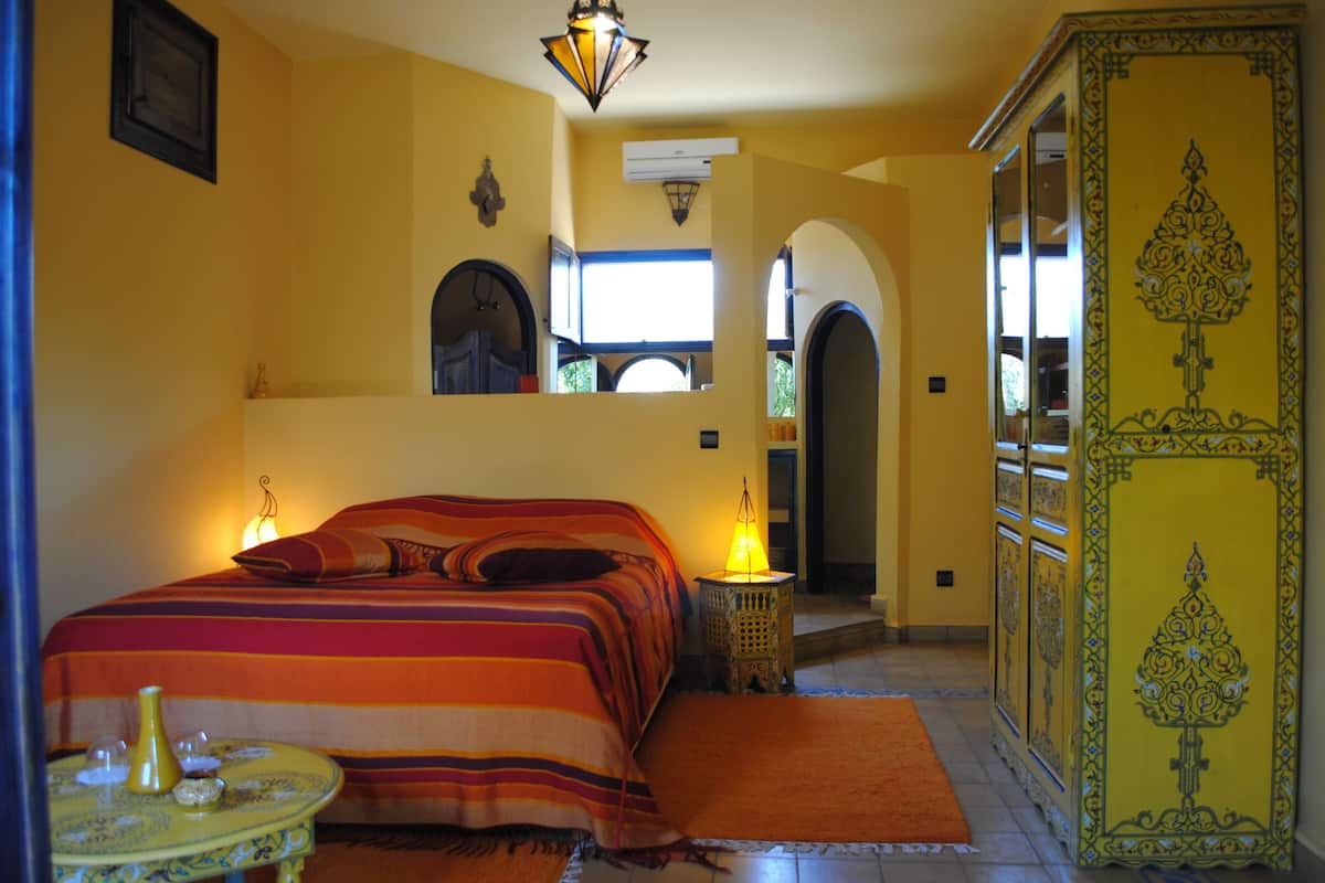Select Comfort beds, individually decorated, bed sheets
