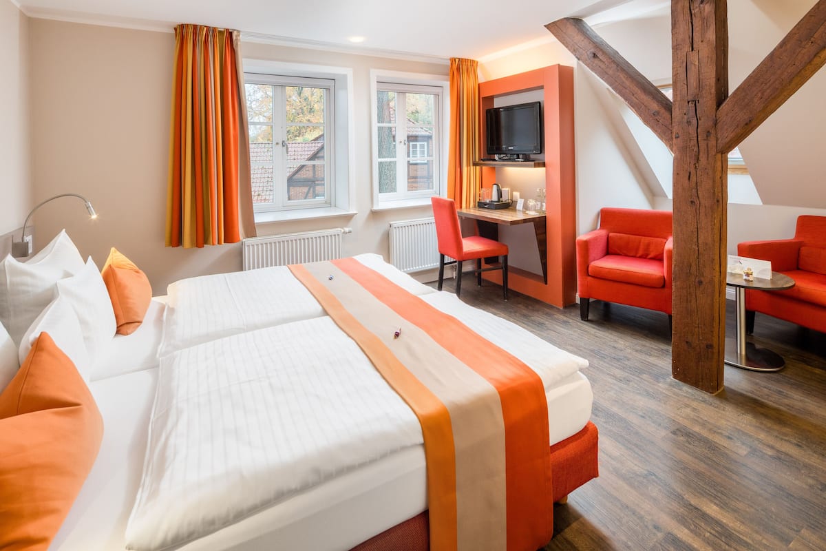 double room | in-room safe, desk, soundproofing, wifi