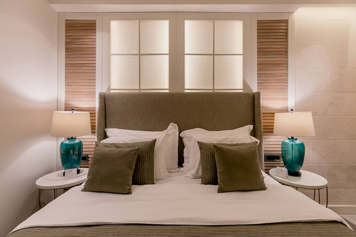 Frette Italian sheets, premium bedding, minibar, in-room safe