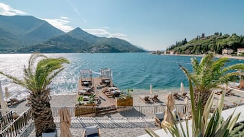 Privat strand i nÀrheten, transport till/frÄn stranden och solstolar