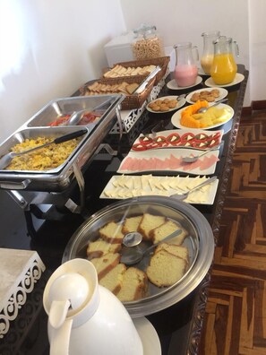 Free cooked-to-order breakfast on weekdays