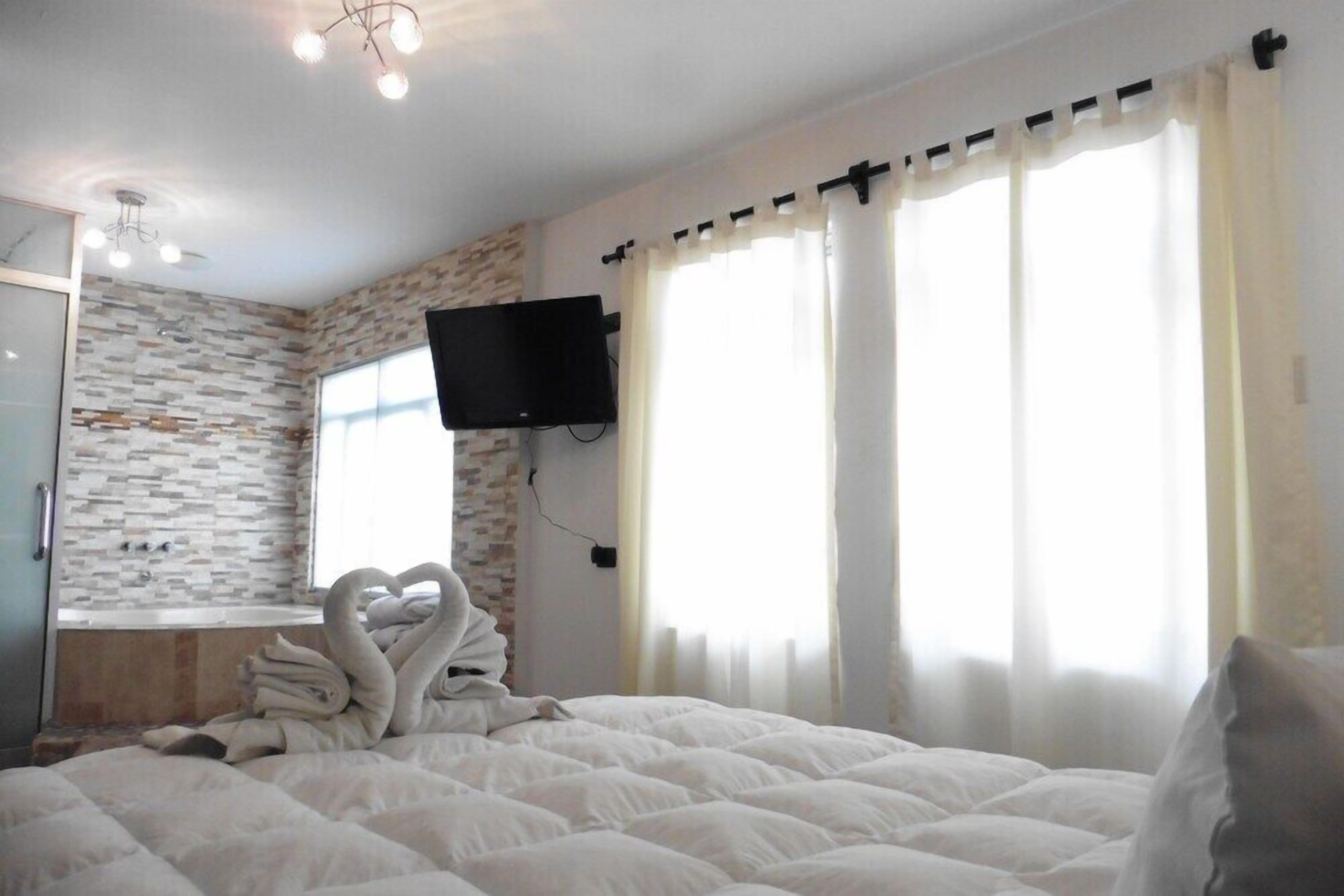 10 bedrooms, premium bedding, down comforters, pillowtop beds