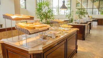 Free daily buffet breakfast