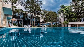 2 piscinas al aire libre