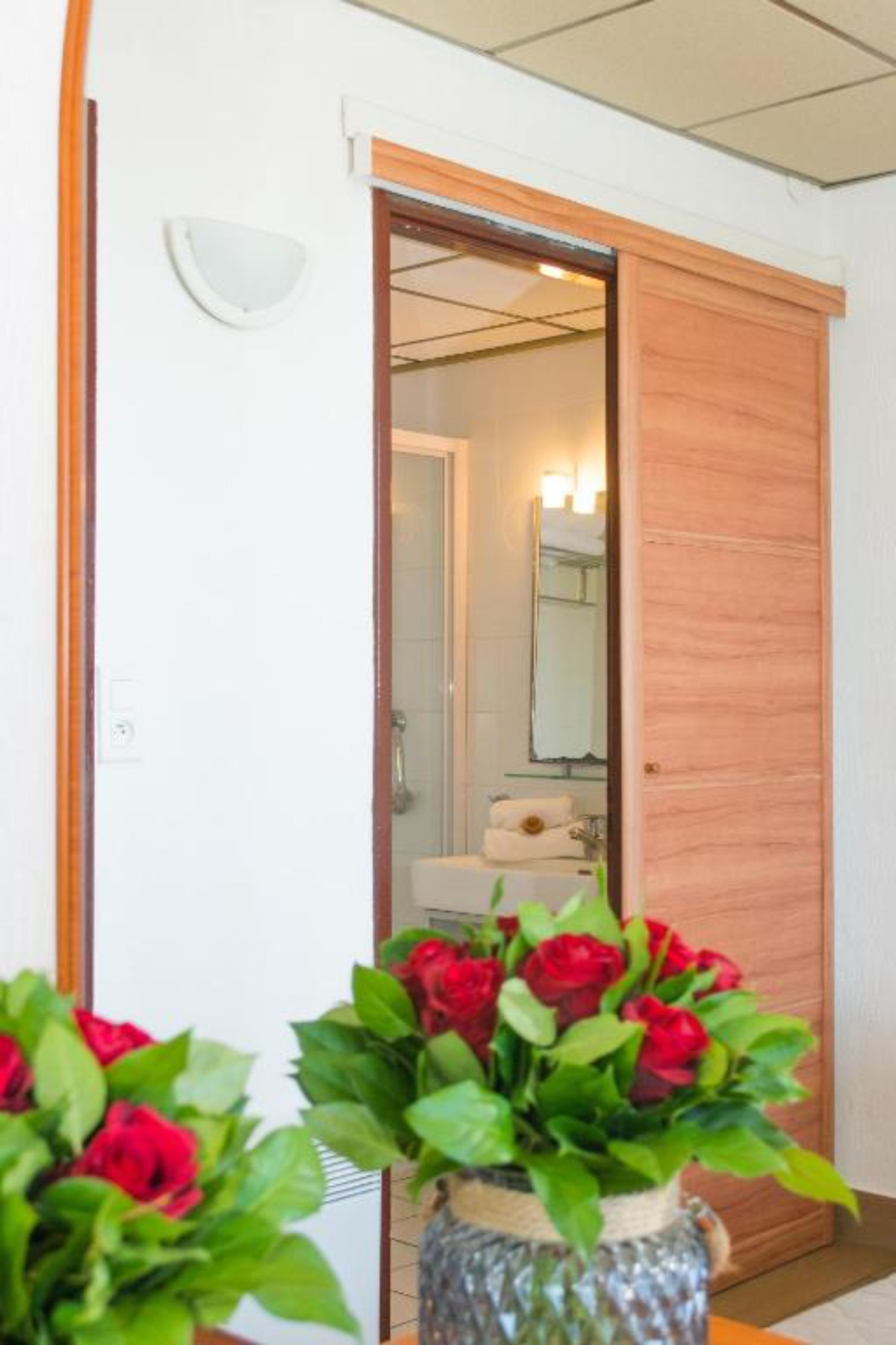 classic room, 1 double or 2 single beds, garden view | in-room safe, free wifi, bed sheets