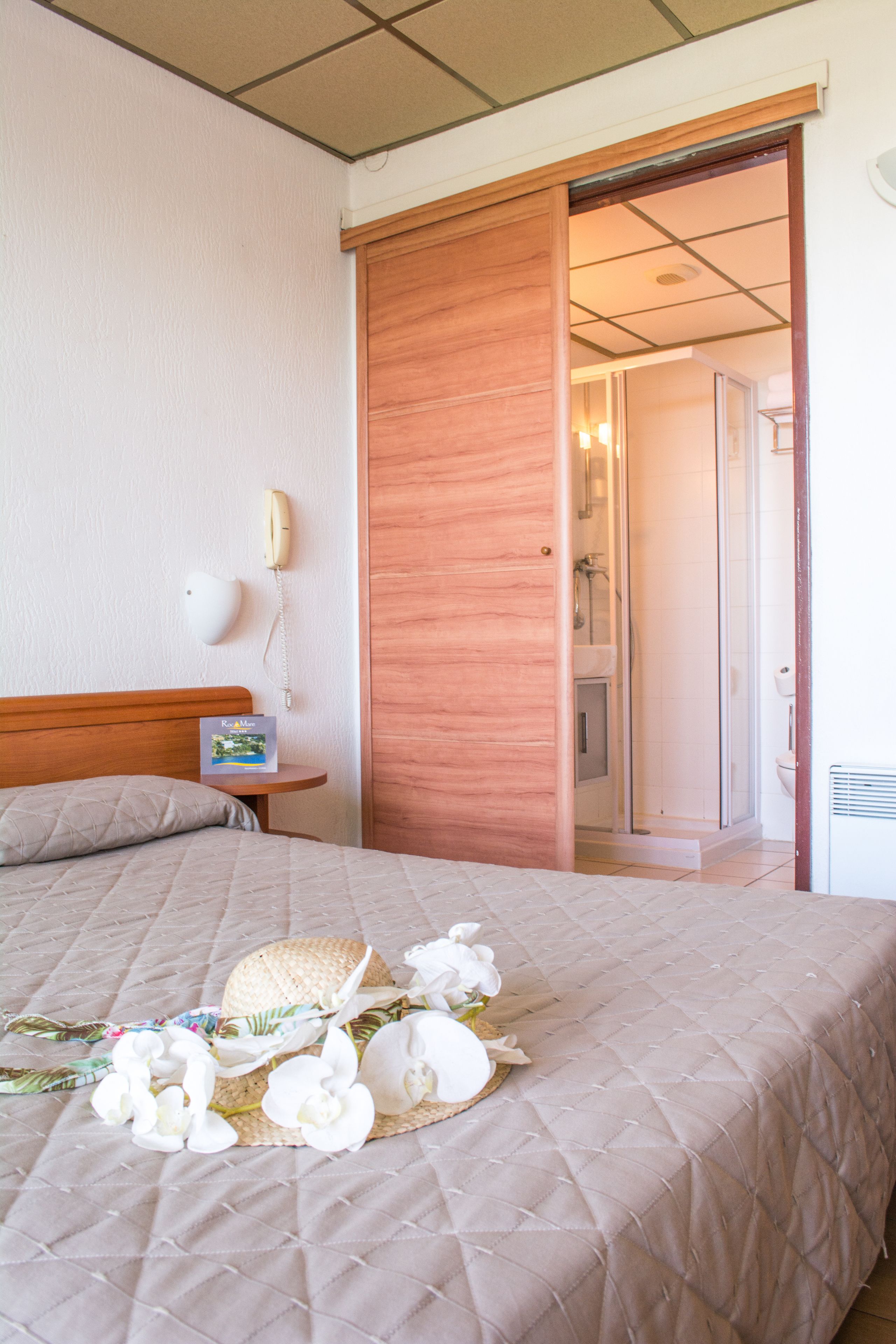 classic room, 1 double or 2 single beds, garden view | in-room safe, free wifi, bed sheets