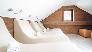 Sauna, bain à remous, hammam, 2 salles de soins, massages