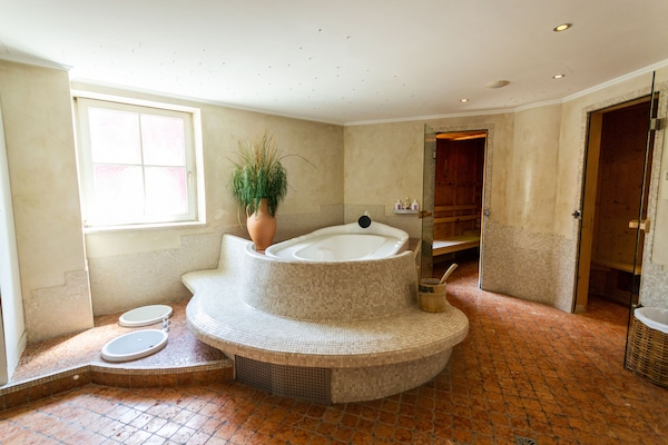 Indoor spa tub
