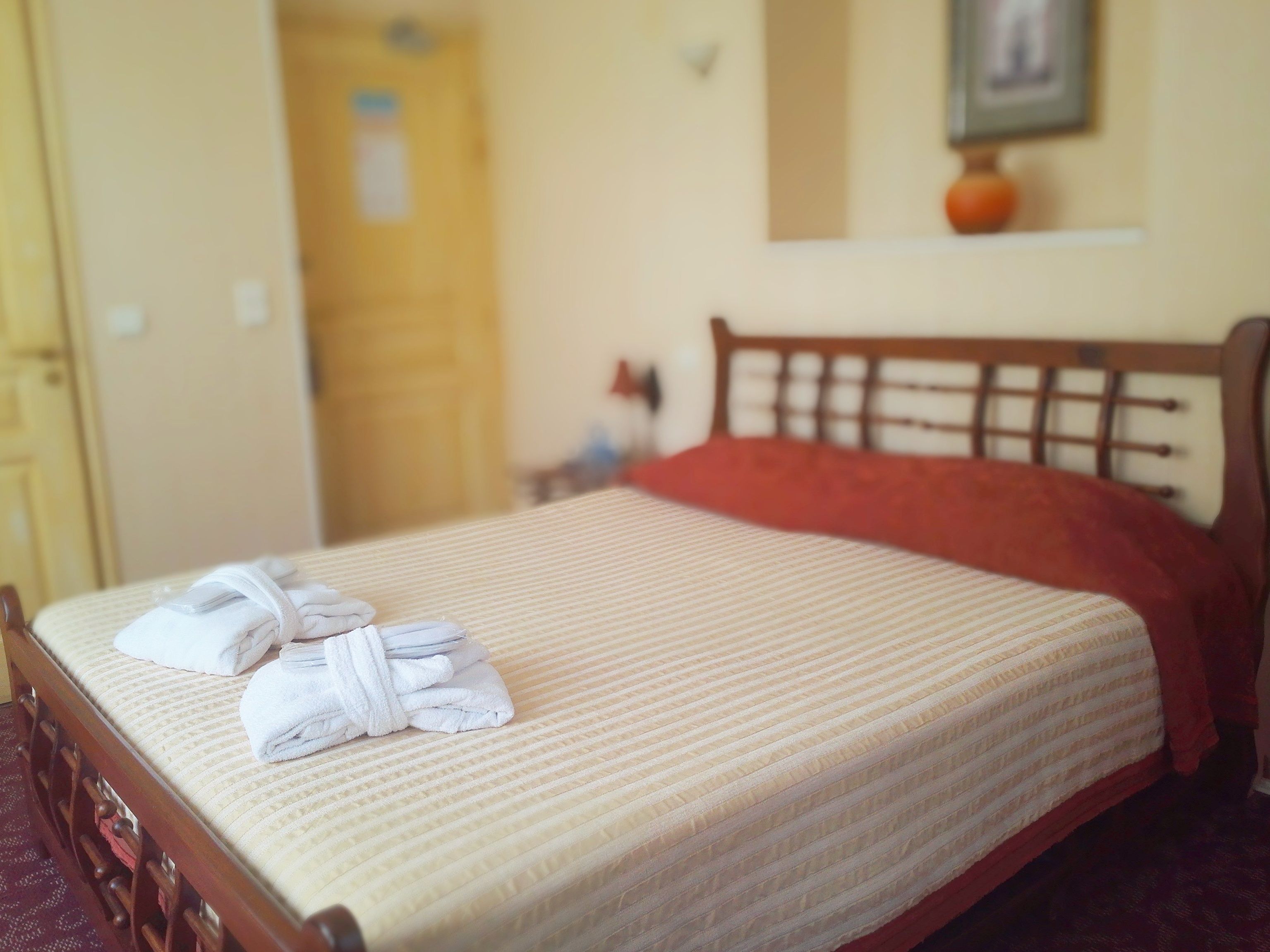 in-room safe, desk, soundproofing, iron/ironing board