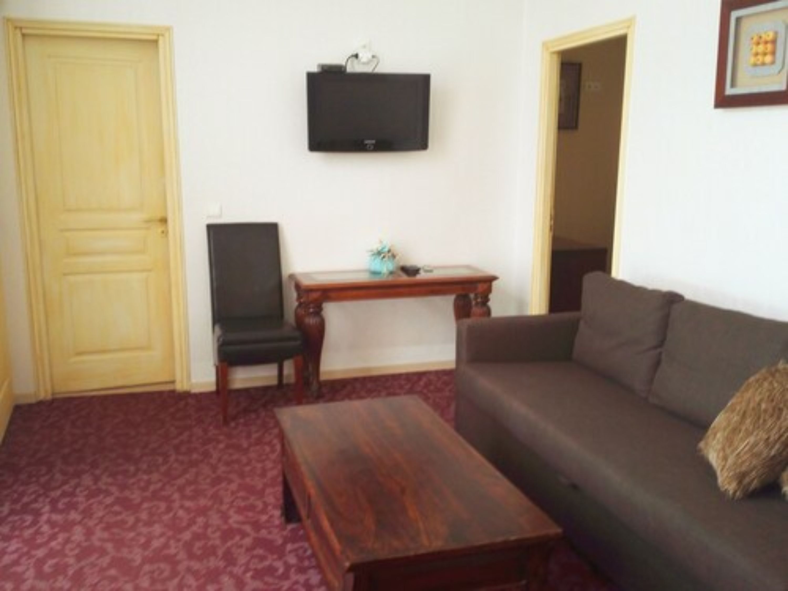 suite master | in-room safe, desk, soundproofing, iron/ironing board