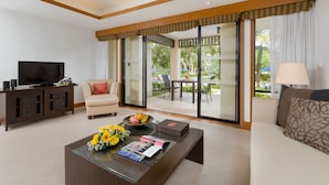 Living area - Outrigger Laguna Phuket Resort Villas (PHUKET)