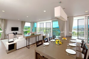 Villa, 3 chambres, vue lagon | Coin séjour | Télévision LCD de 33 pouces avec chaînes par câble, télévision