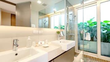Villa, 3 Schlafzimmer, Blick auf die Lagune | Badezimmer | Badewanne und Dusche (separat), Regendusche, kostenlose Toilettenartikel