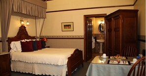 ห้องพัก, ห้องน้ำส่วนตัว | ห้องน้ำ | ของใช้ในห้องน้ำระดับพรีเมียม, ไดร์เป่าผม, เสื้อคลุมอาบน��้ำ, ผ้าเช็ดตัว