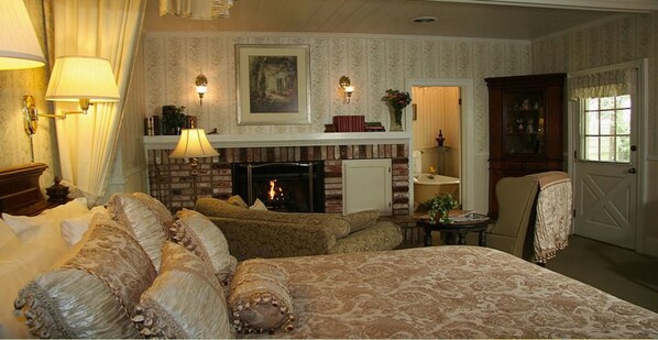 Tabla de planchar con plancha, wifi gratis y ropa de cama 