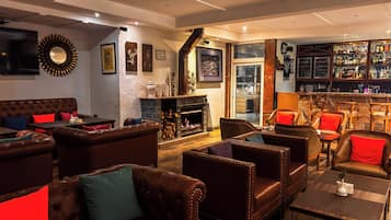 Takterrassebar, utsikt mot bassenget, åpen hver dag