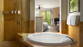 Superior kamer, 1 kingsize bed, bubbelbad | Luxe beddengoed, een strijkplank/strijkijzer, gratis babybedden