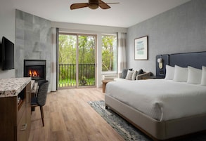 Standard Room, 1 King Bed | Premium bedding, iron/ironing board, free cribs/infant beds