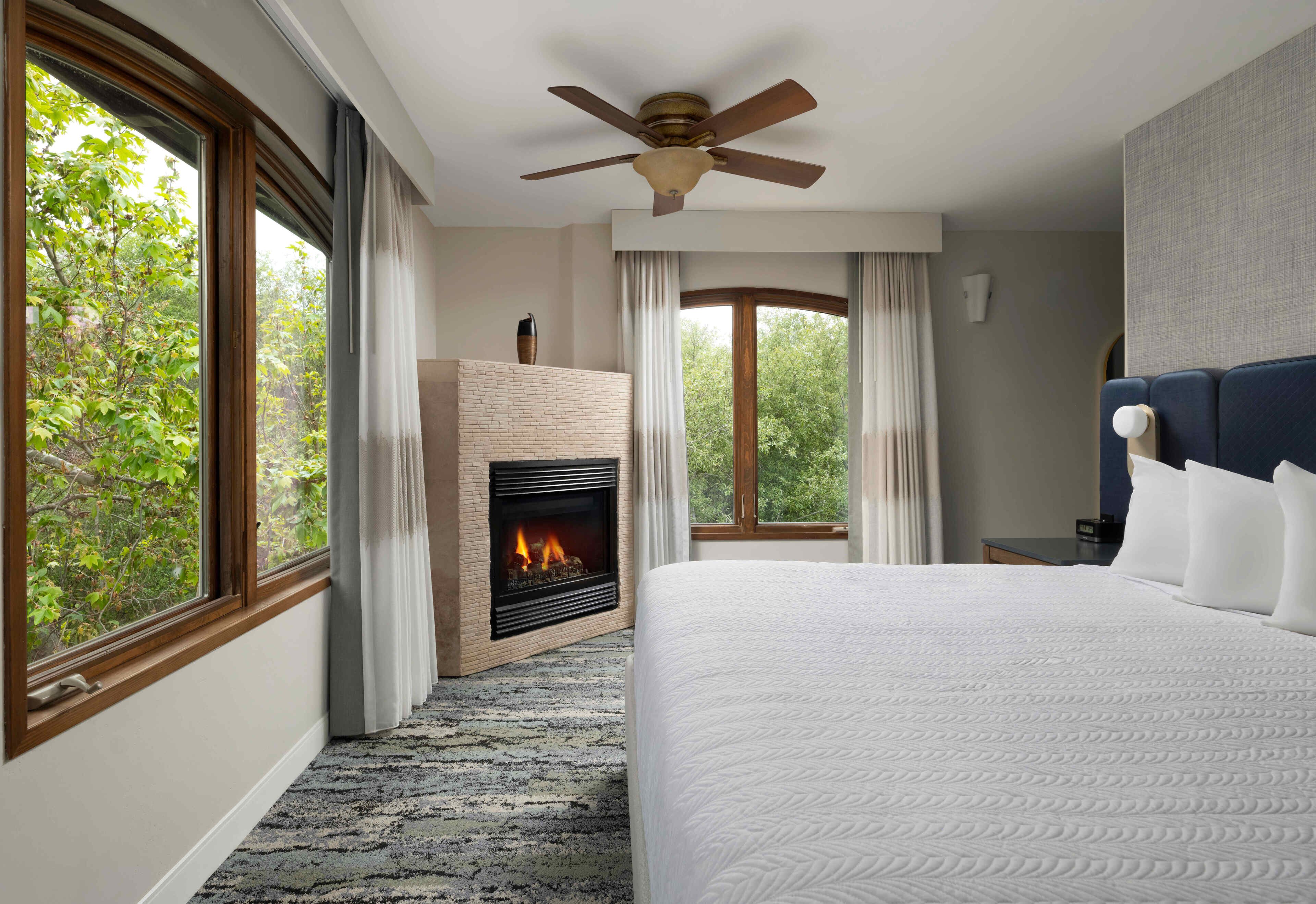 Literie de qualité supérieure, fer et planche à repasser