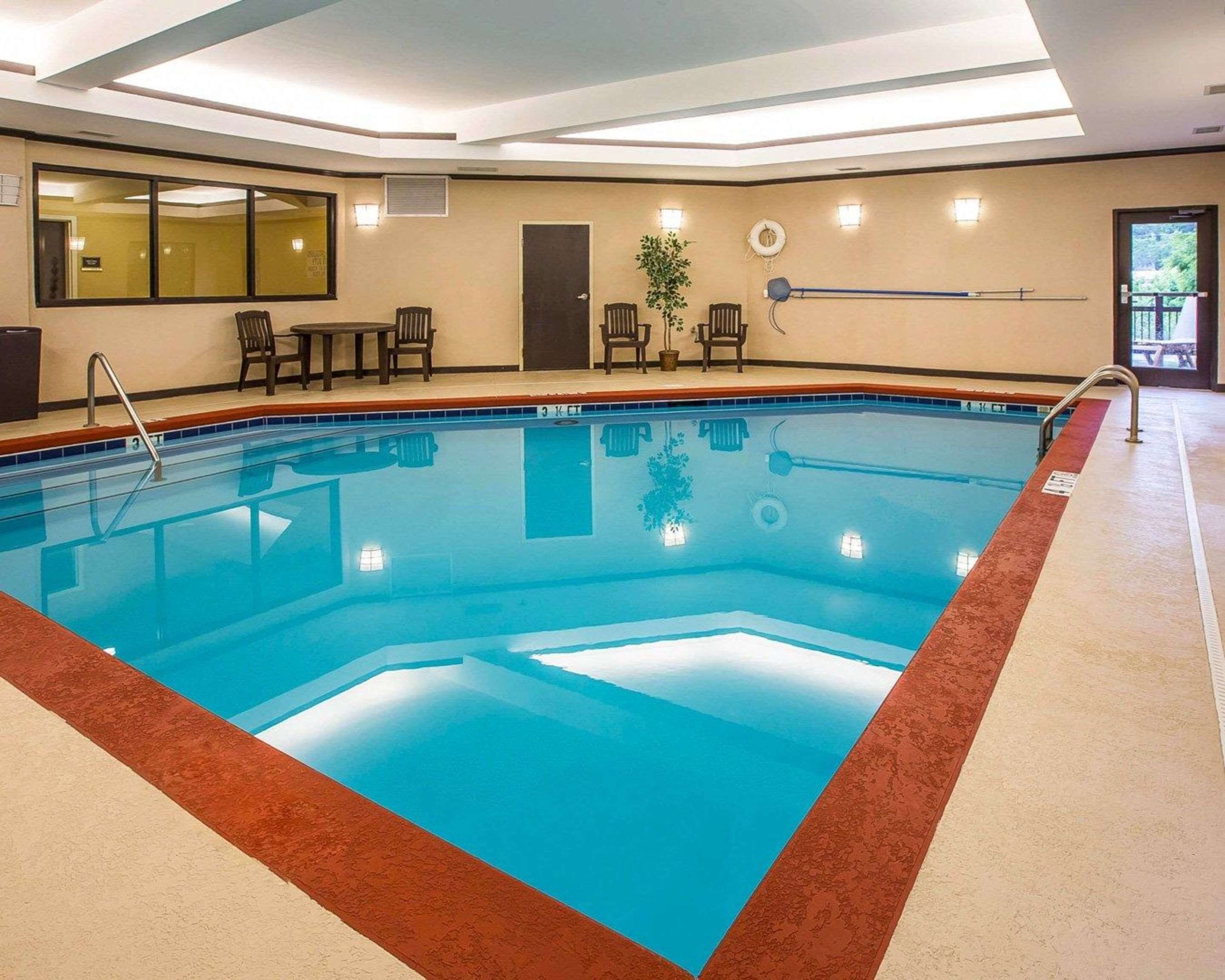 indoor pool, pool loungers