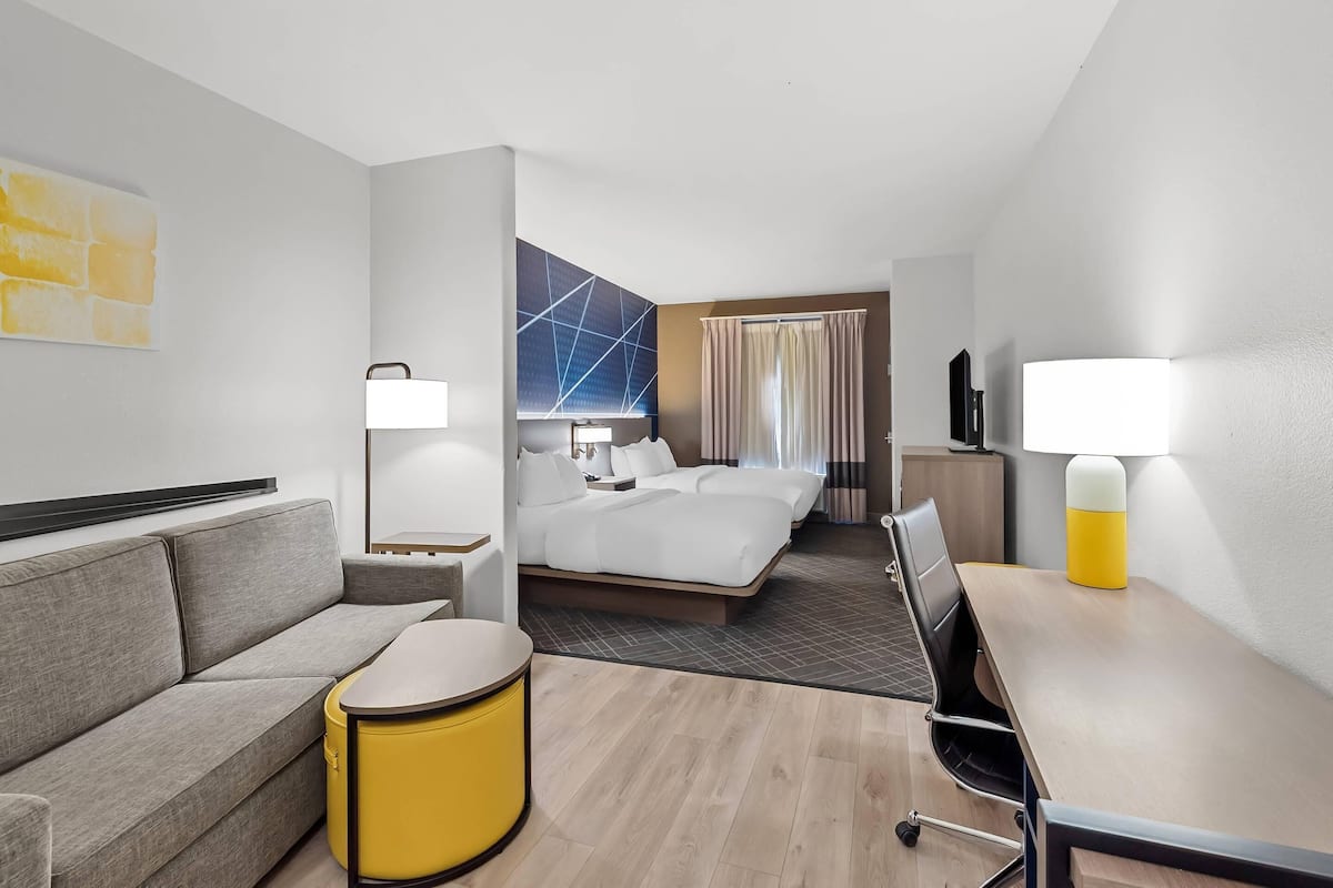 Pillowtop beds, desk, laptop workspace, blackout drapes