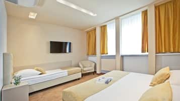 Triple Room | Individually decorated, desk, laptop workspace, free WiFi