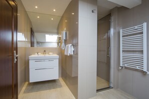 Hair dryer, towels - Hotel Central (Zagreb)