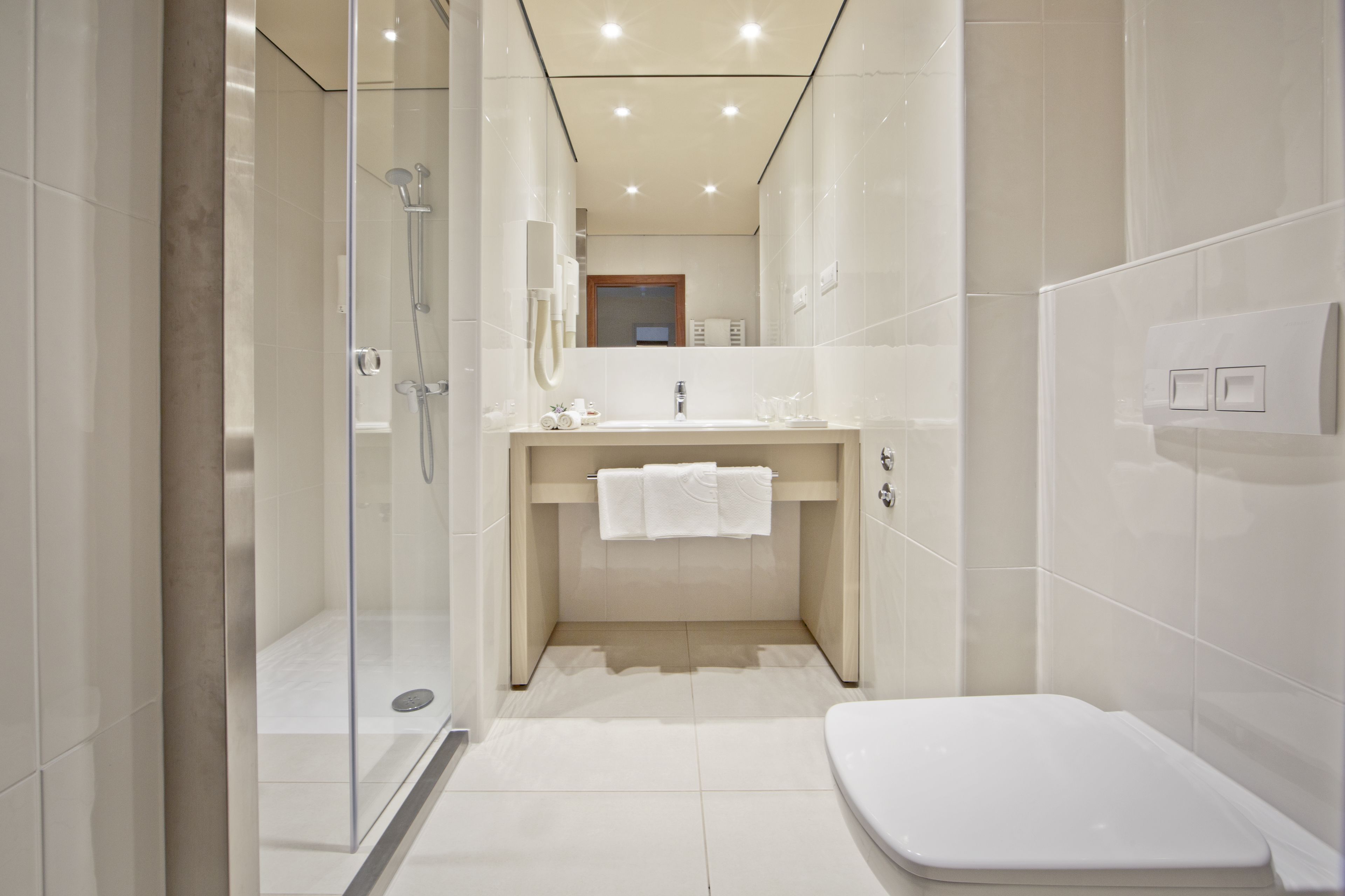 superior single room | bathroom | hair dryer, towels