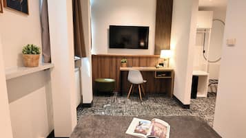 Comfort Single Room | Individually decorated, desk, laptop workspace, free WiFi