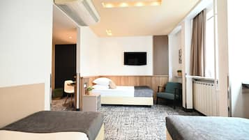 Chambre Triple | Décoration personnalisée, bureau