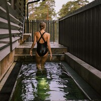 室内游泳池，5 室外游泳池，日光浴躺椅