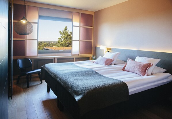 خزنة داخل الغرفة وستائر تعتيم وواي فاي مجانًا وملاءات أسرّة