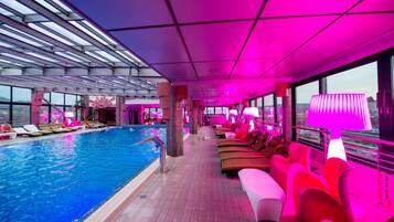 Hồ bơi trong nhà