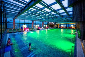 Indoor pool - Business V Hotel (Tirgu Mures)