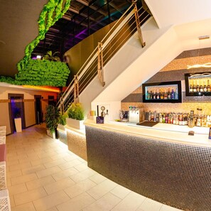 Bar (on property) - Business V Hotel (Tirgu Mures)